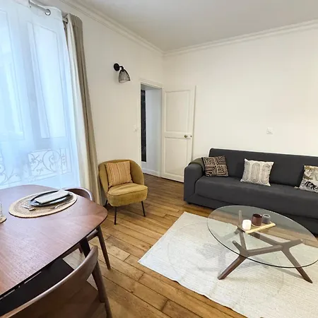 Lovely Flat, Center Of * פריז